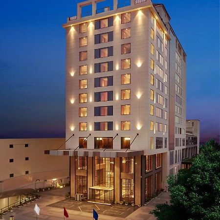 Doubletree By Hilton Varanasi Eksteriør billede
