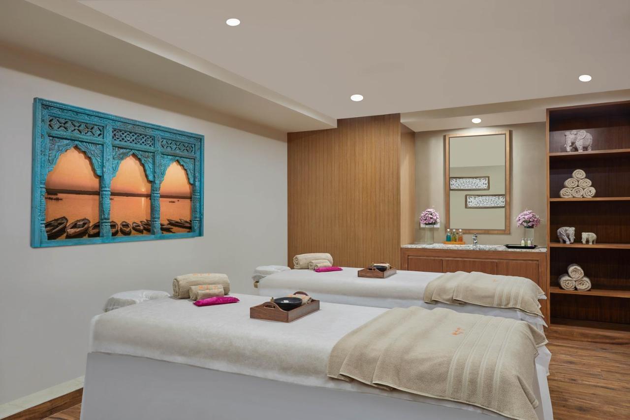 Doubletree By Hilton Varanasi Eksteriør billede