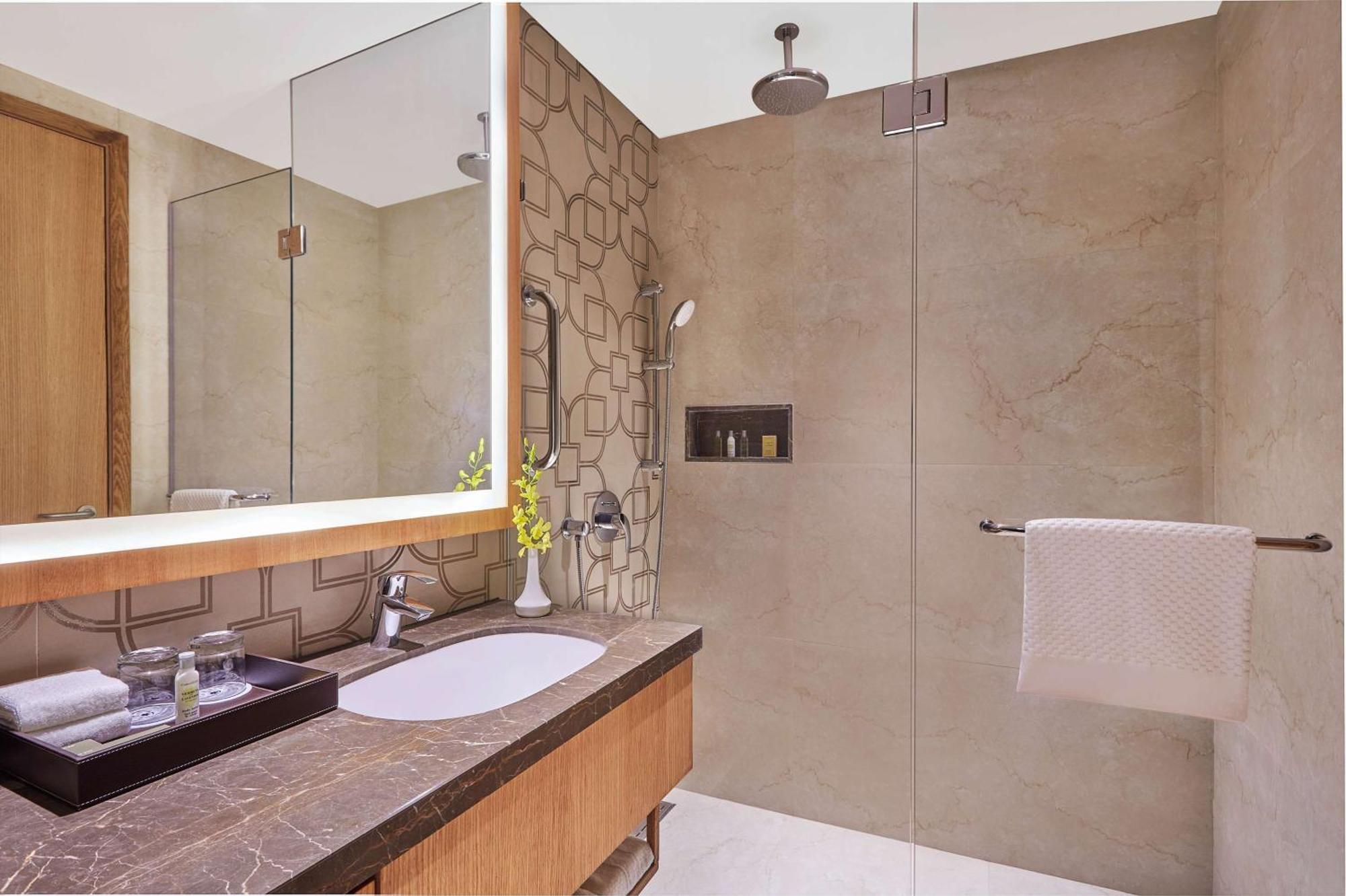 Doubletree By Hilton Varanasi Eksteriør billede