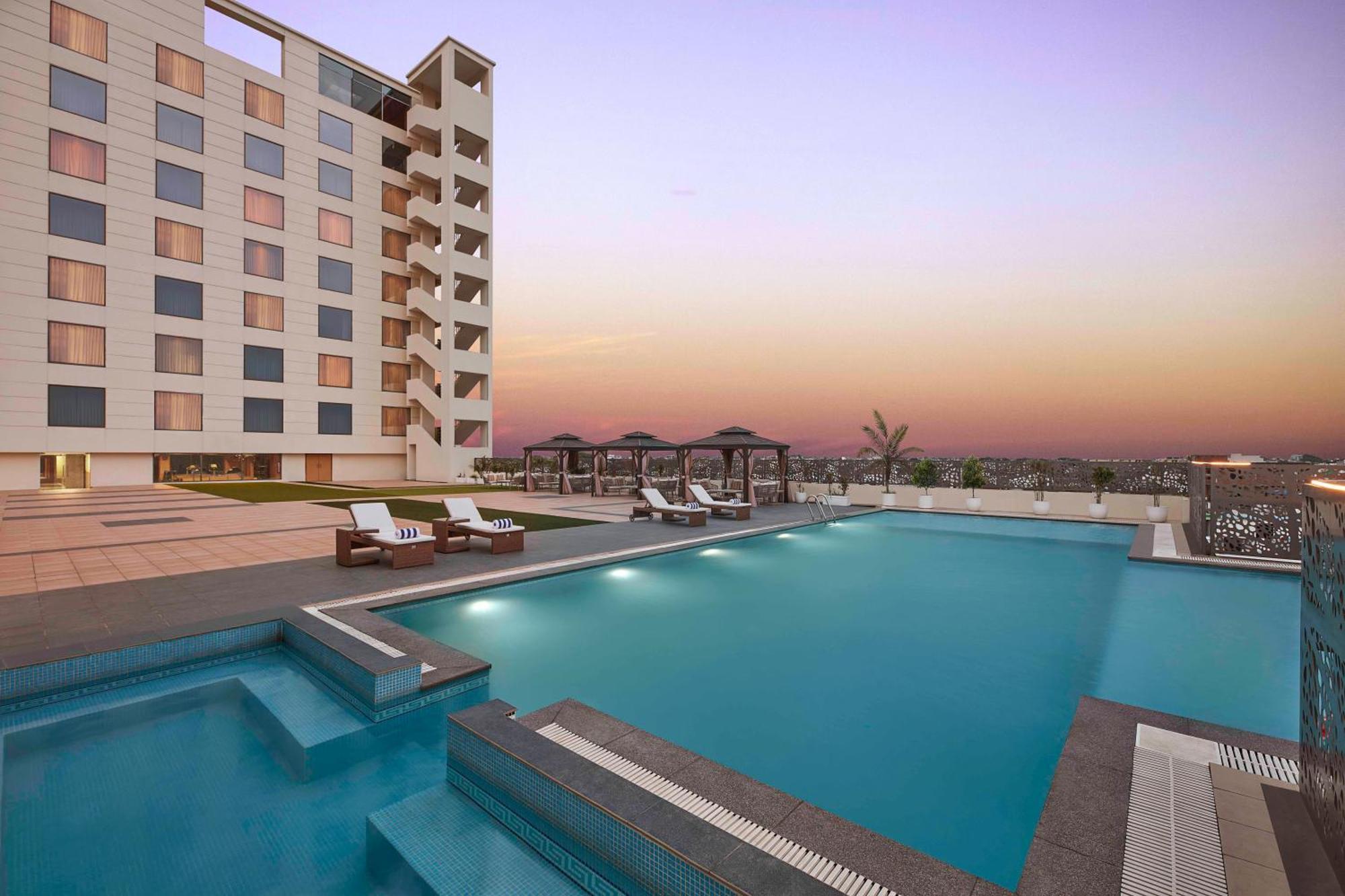 Doubletree By Hilton Varanasi Eksteriør billede