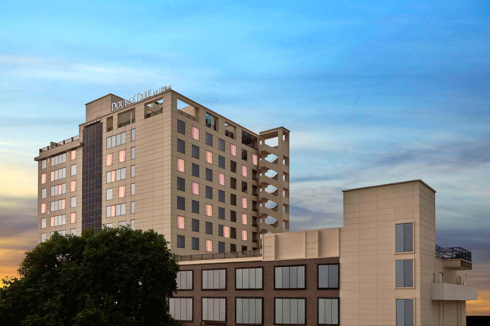 Doubletree By Hilton Varanasi Eksteriør billede