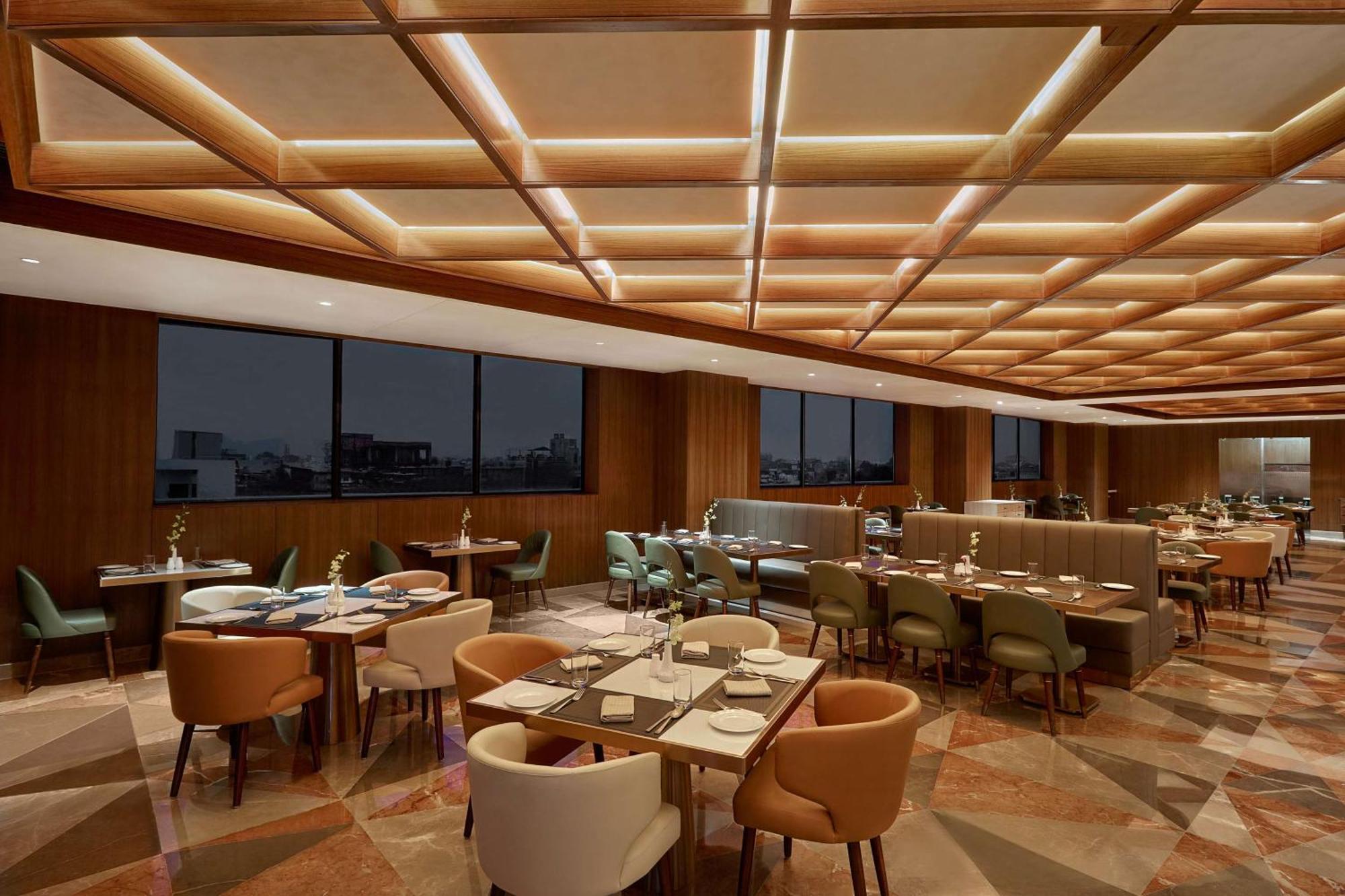 Doubletree By Hilton Varanasi Eksteriør billede