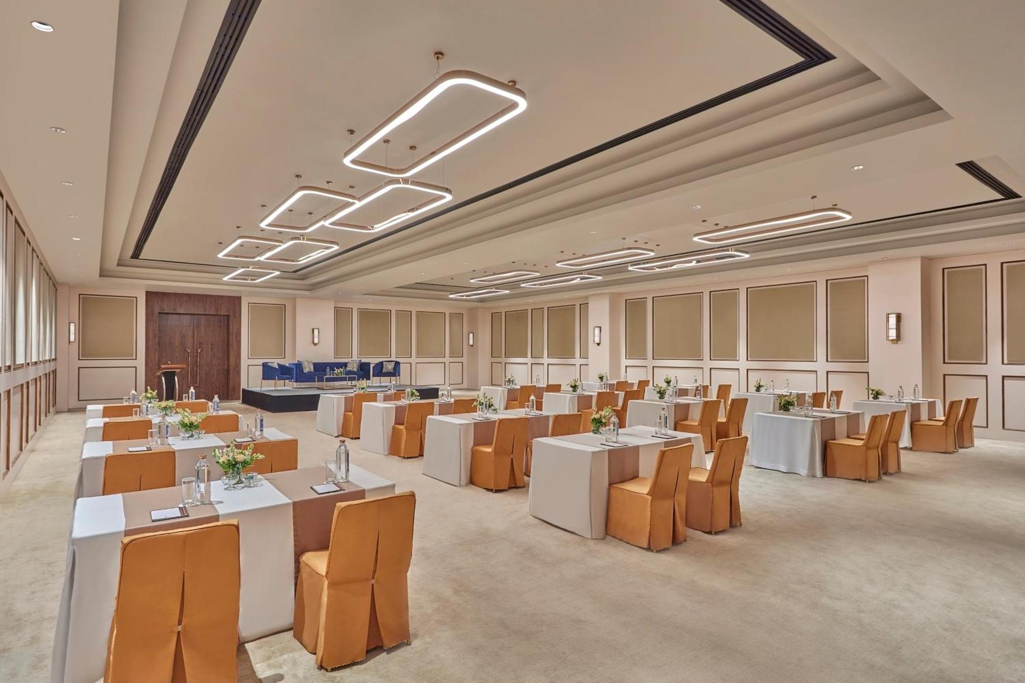 Doubletree By Hilton Varanasi Eksteriør billede